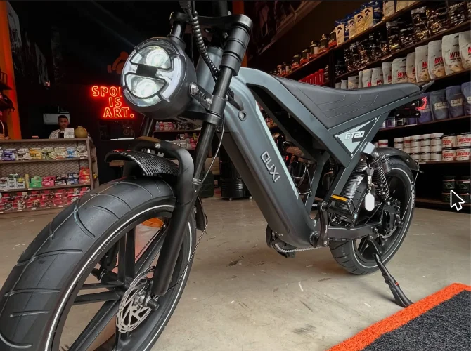 OUXI GT20 na loja da BikeOn, onde também fica a oficina